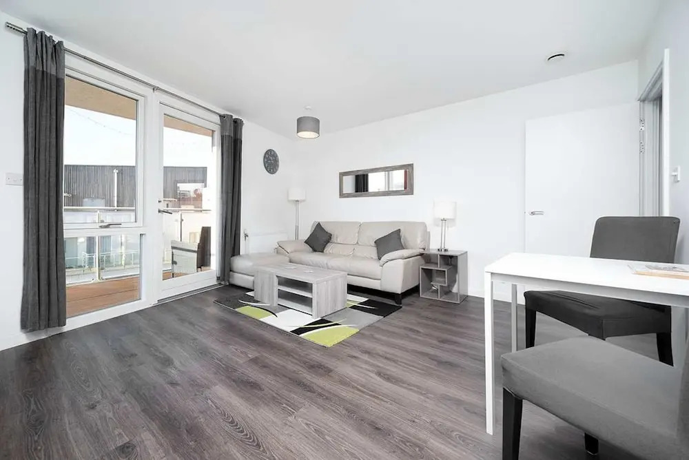 Stunning 2BR Flat With Balcony