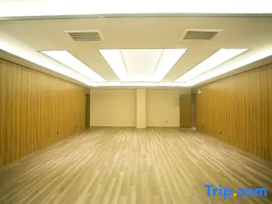 Homeinn Plus Hotel (Tai'an Taishan Railway Station Ginza Plaza)