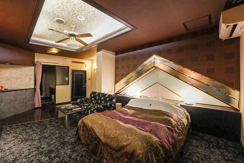 HOTEL CHAREL
