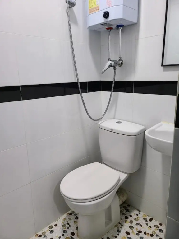 Hostel 16 RECEPTION 24 HOUR Block E 10th floor CHUNG KING MANSION TSIM SHA TSUI KOWLOON