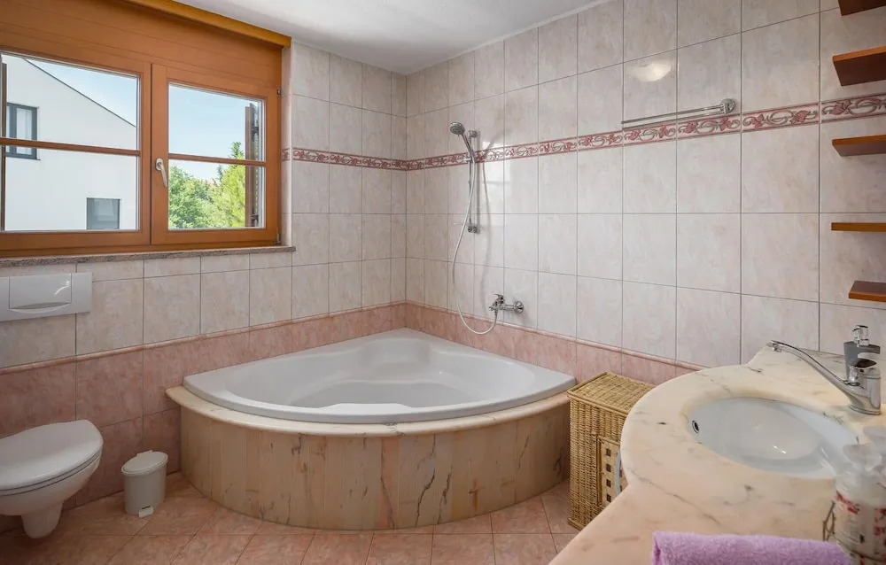 Amazing Home in Medulin with Outdoor Swimming Pool, Hot Tub & WiFi