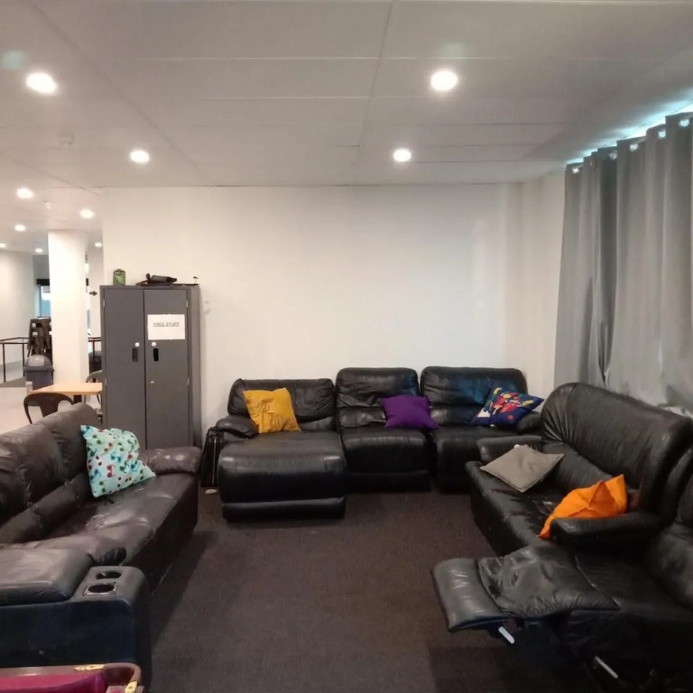 Perth City Backpackers Hostel - note - Valid passport required to check in