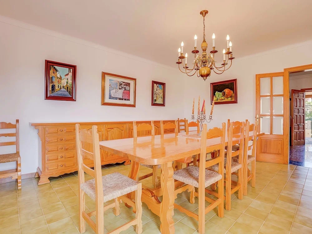 Spacious House in Quiet Residential Area With Private Pool, Terraces and BBQ