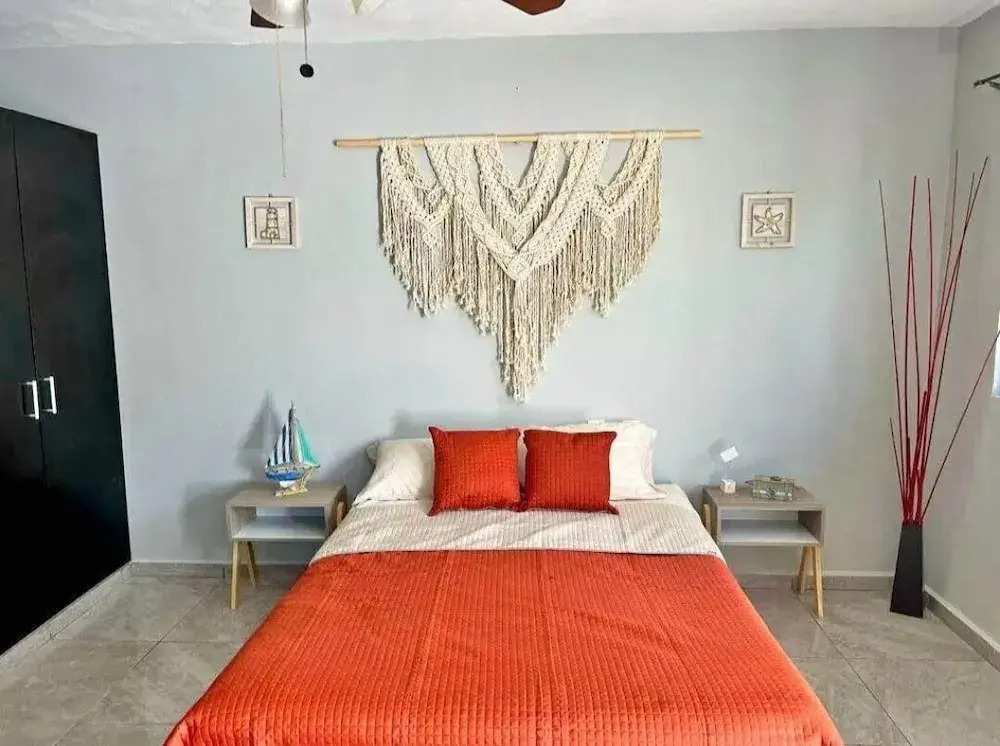 TJ Apartments, Calle 6, PDC