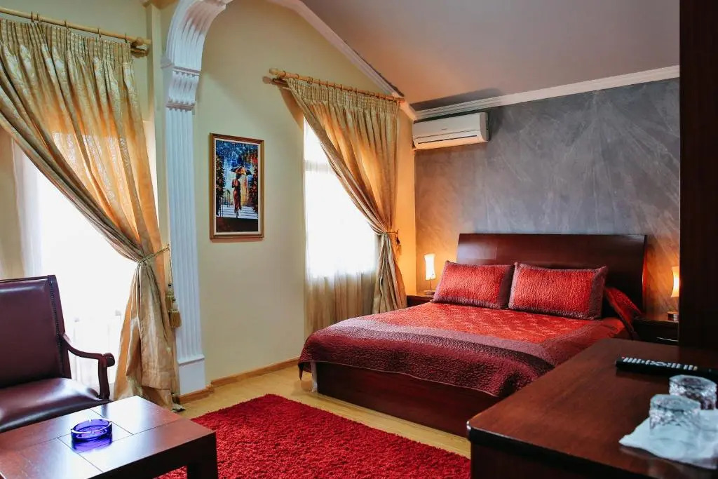 Gold Hotel