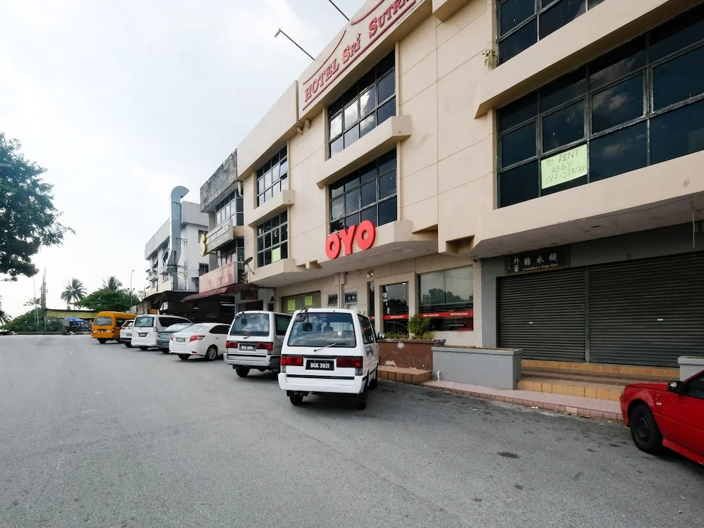 OYO 89968 Sri Sutra Hotel