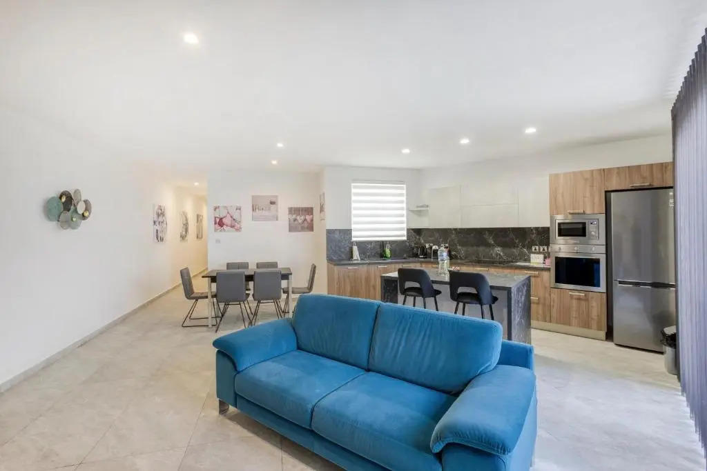 Stunning Apartment With Pool-hosted by Sweetstay