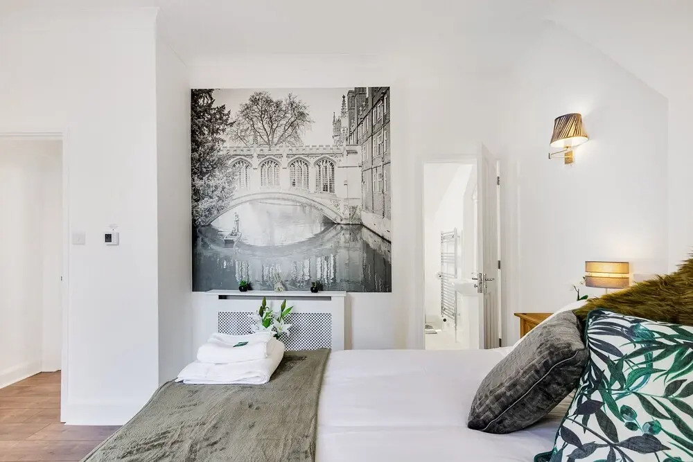 Superb Central First Floor Studio Apartment #8