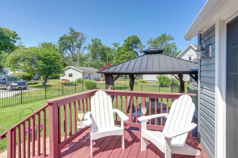 Vermilion Home - Walk to Main Street Beach!