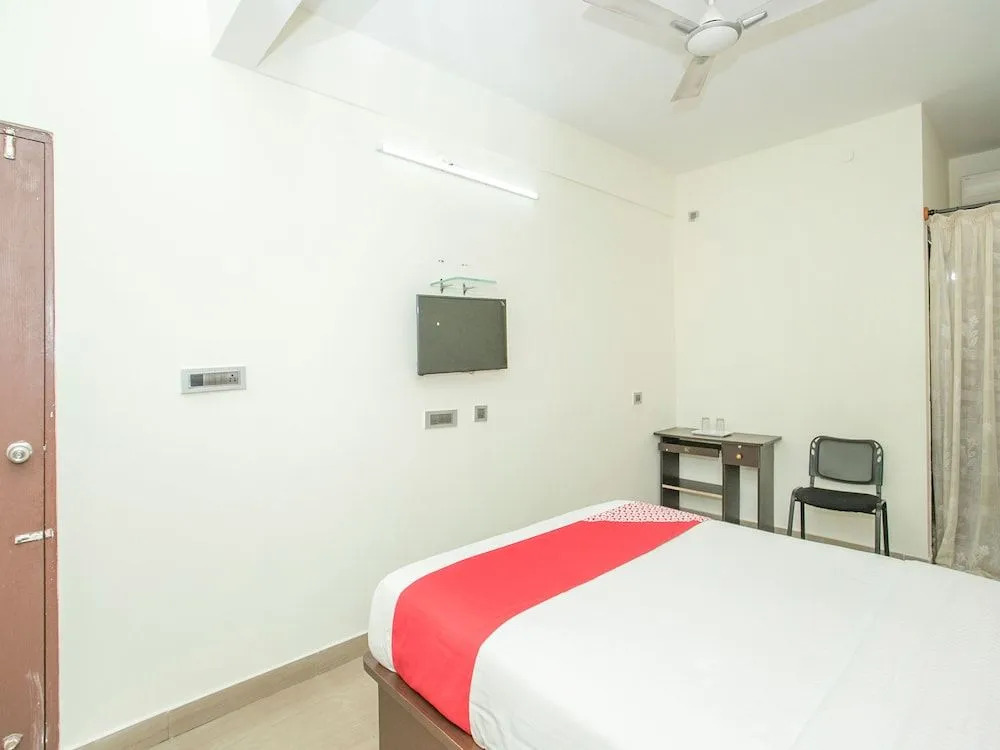 OYO 13170 Sky Suites