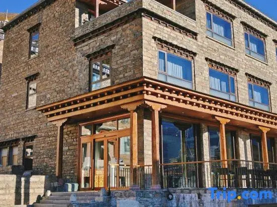 Daocheng Yading AZARA Nomad Black Highland Barley Hotel