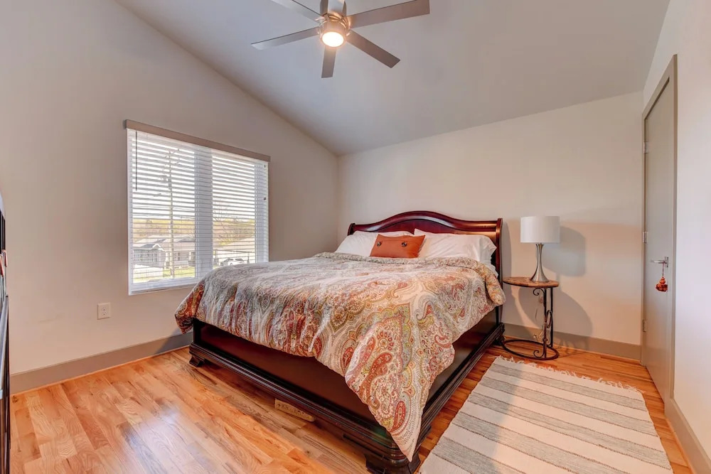 Modern Home with Yard 3 Mi to Uptown Charlotte