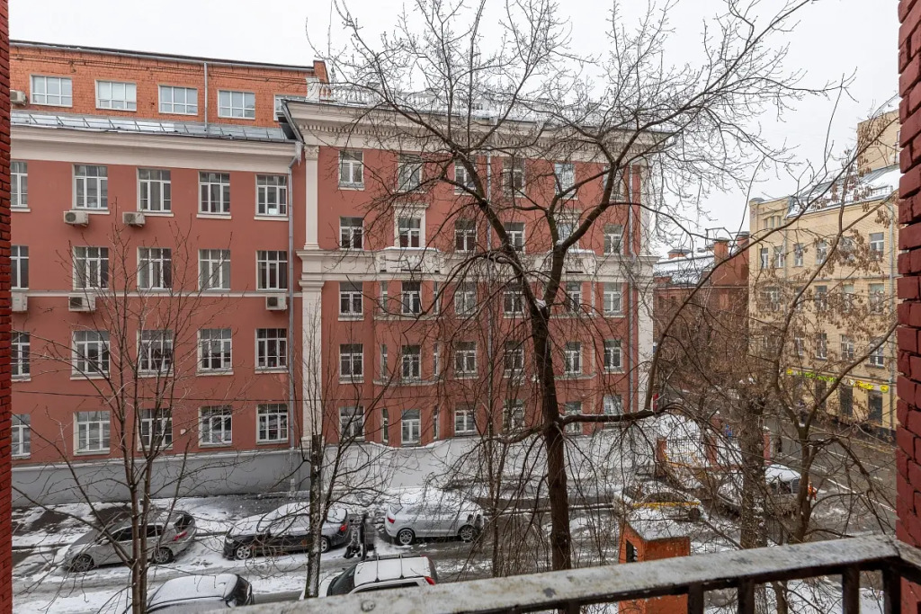 GM Трехпрудный пер.,8