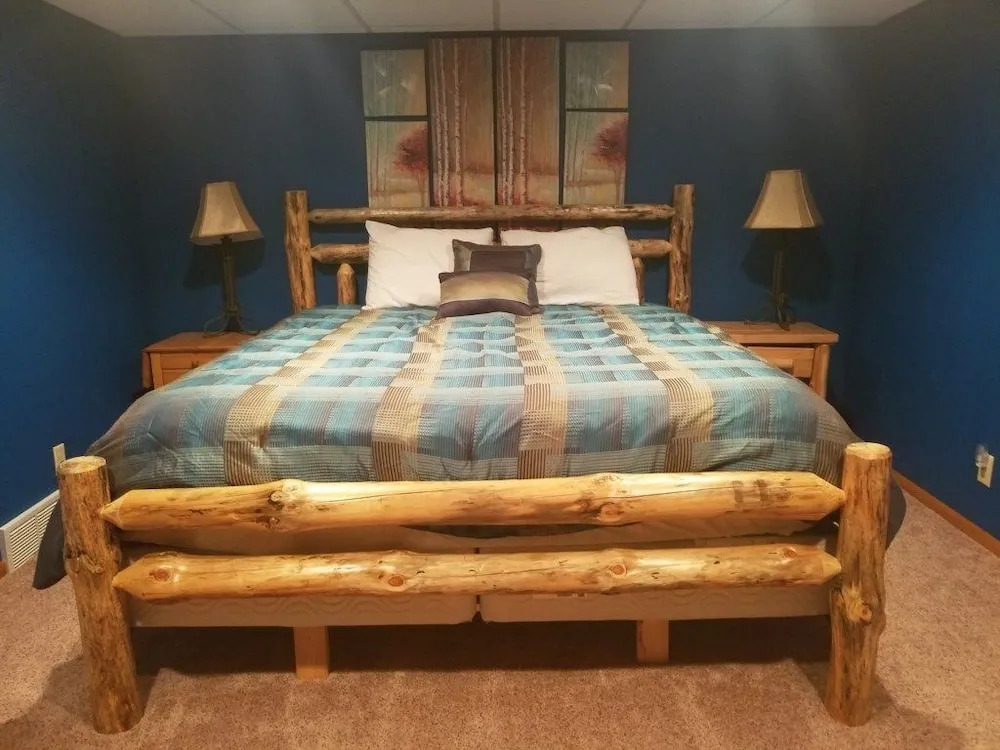 Mercer Lake Resort- Musky Lodge 6 Bedroom Condo