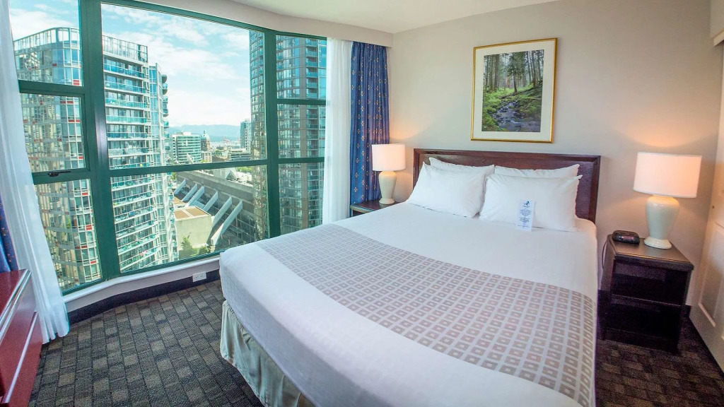 Rosedale on Robson Suite Hotel
