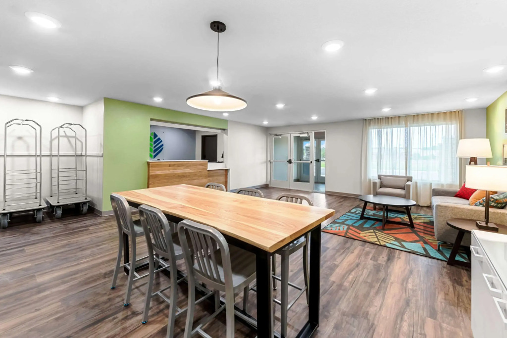 Woodspring Suites Kansas City Airport