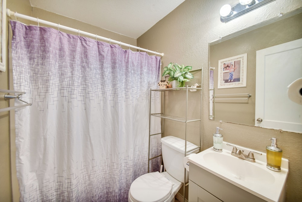 Private Yard & Patio Bbq! Norfolk Home Near Dtwn