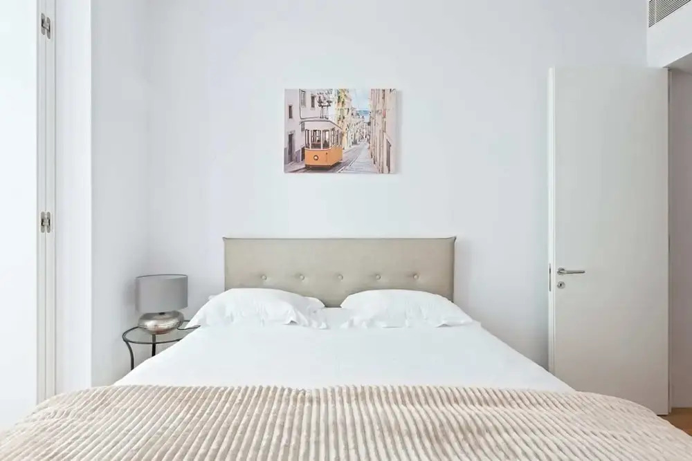 Spacious 1 Bedroom Apartment Near Baixa