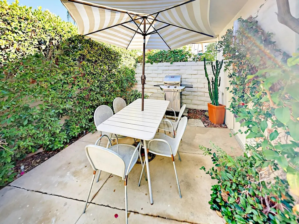 2br/2ba Historic Condo> North Of Old Las Palmas Palm Springs 2 Bedroom Condo