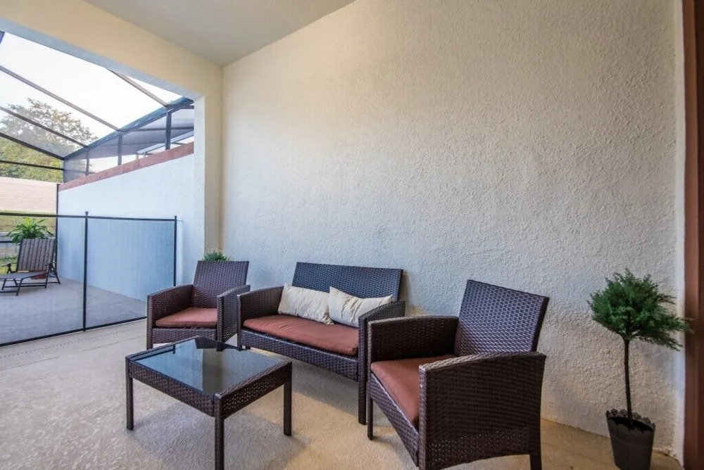 Stylish 4 Bed 3 Ba Pool Home