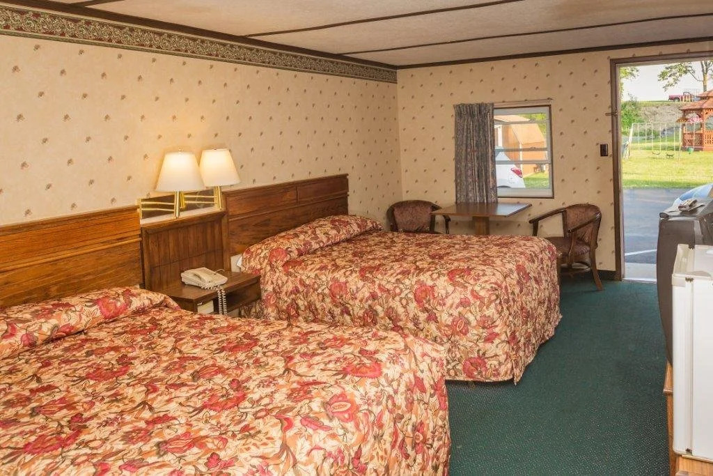 Dutch Treat Motel