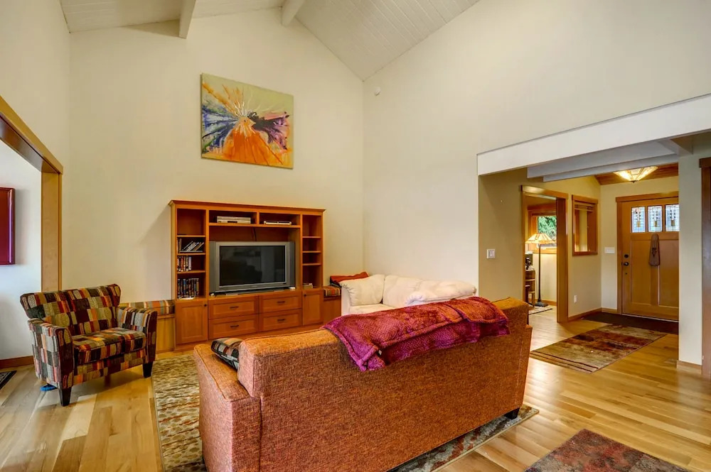 5166 Bayview Rd Home - 4 Br home by RedAwning