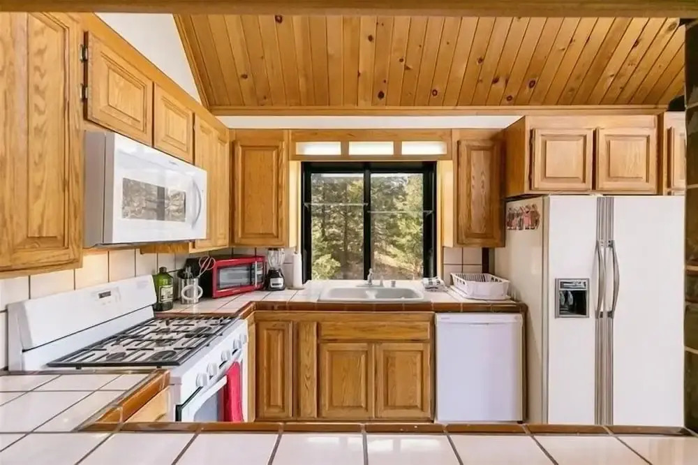 Secluded Mountain Getaway 3 Bedroom Home by RedAwning