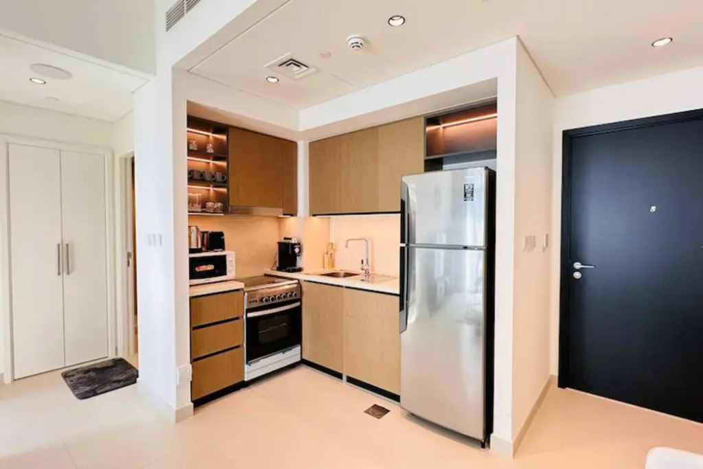 OYO HOME 1350 Premium 1-bed Apt Burj Crow