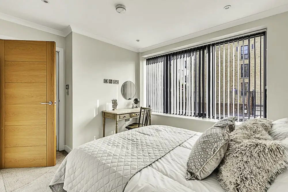 Chic and Contemporary Retreat in Brentford
