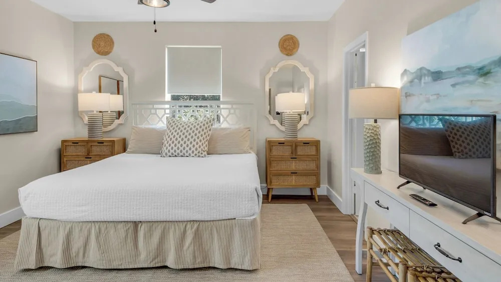 Private Pool in Grayton Beach; 3 Minutes to Beach & Sleeps 14