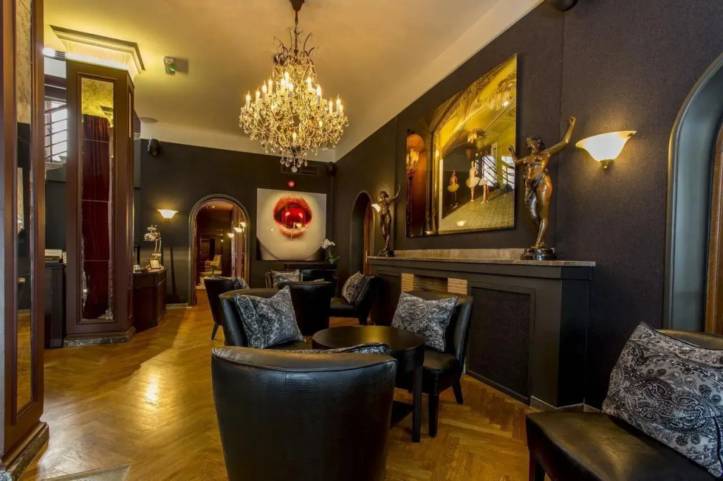 Hotel St. Petersbourg