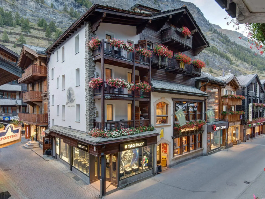 Alpine Lodge