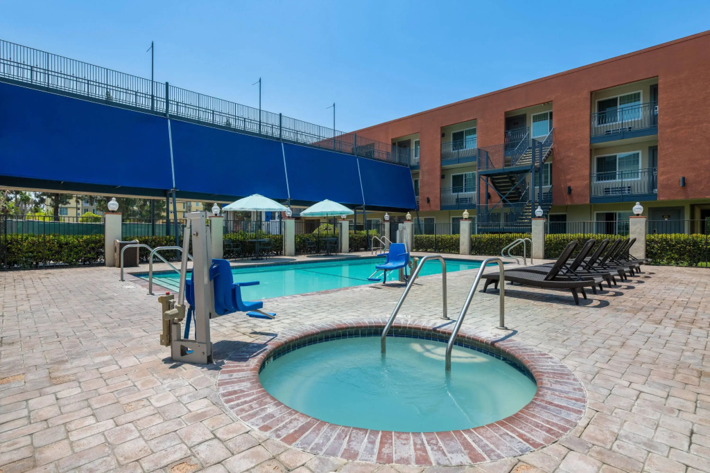 Travelodge Inn & Suites by Wyndham Anaheim on Disneyland Dr
