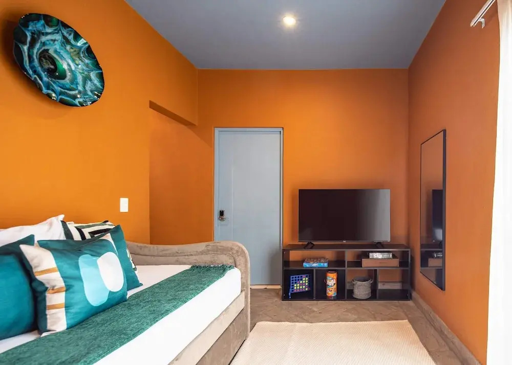 Vibrant 3Bed Villa - A Deco Retreat