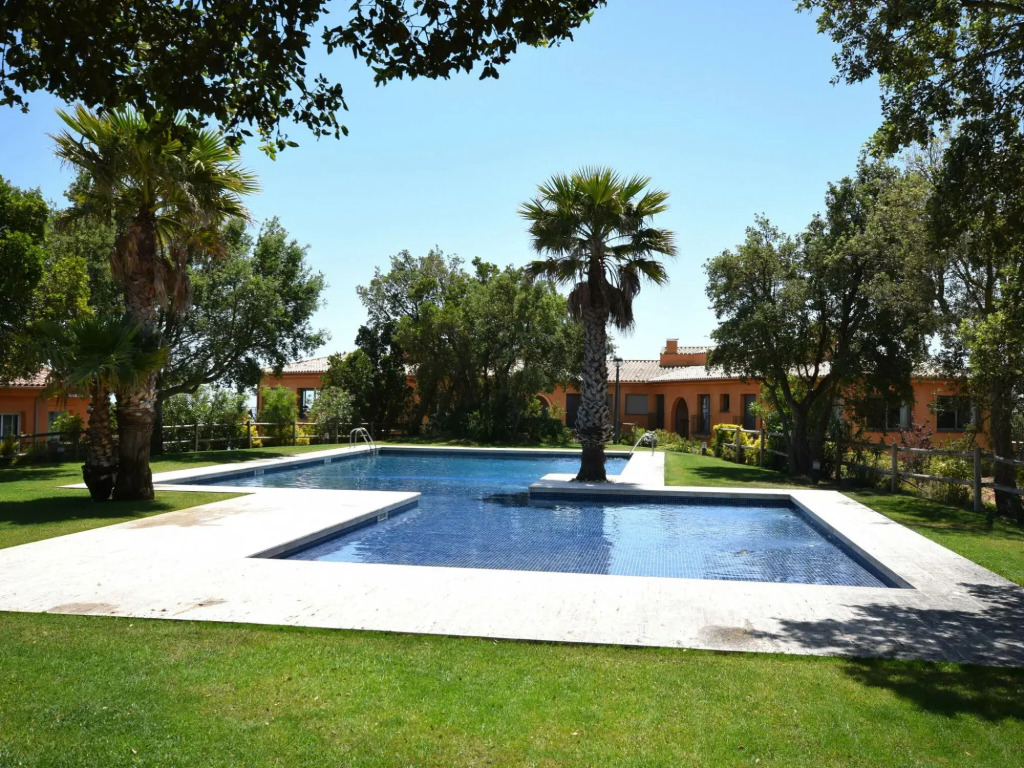 Comfortable apartment in Castell d'Aro with terrace