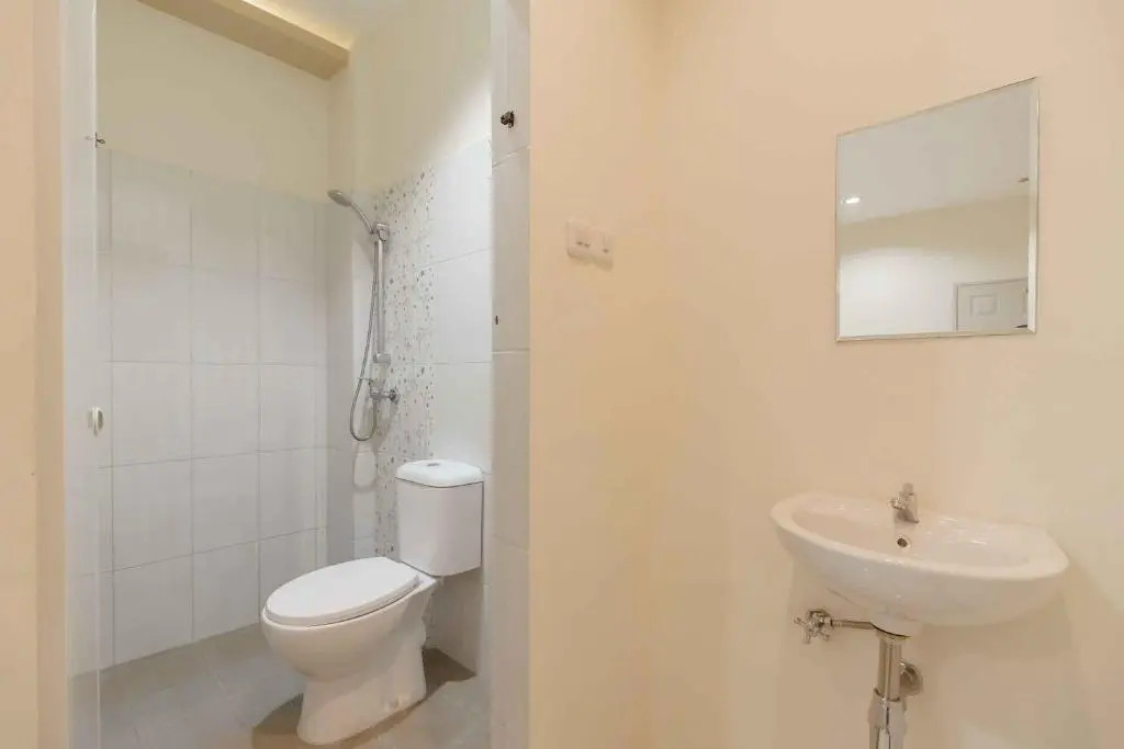 RedDoorz Plus near Millenium ICT Centre Medan 2