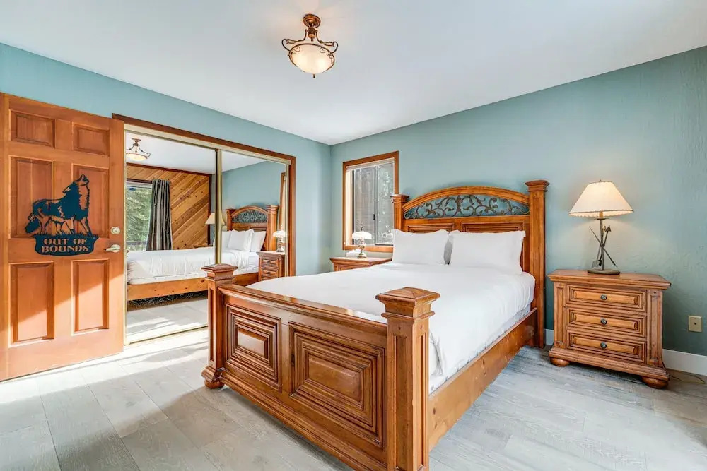 Updated Tahoe Donner Cabin w/ Golf Course Views!