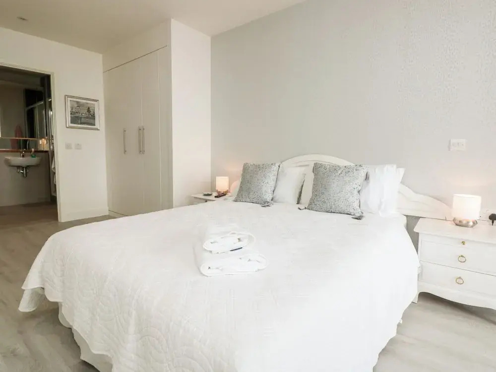 Apartment 20 Summer Place