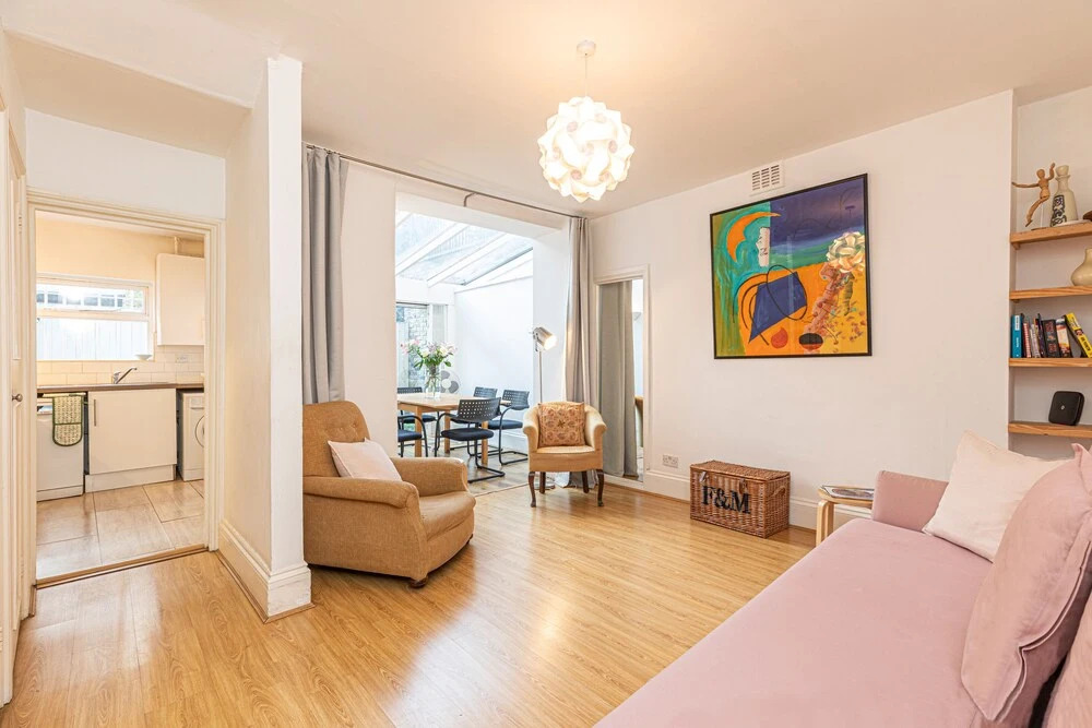 Charming 1-bed flat w/ patio near Notting Hill