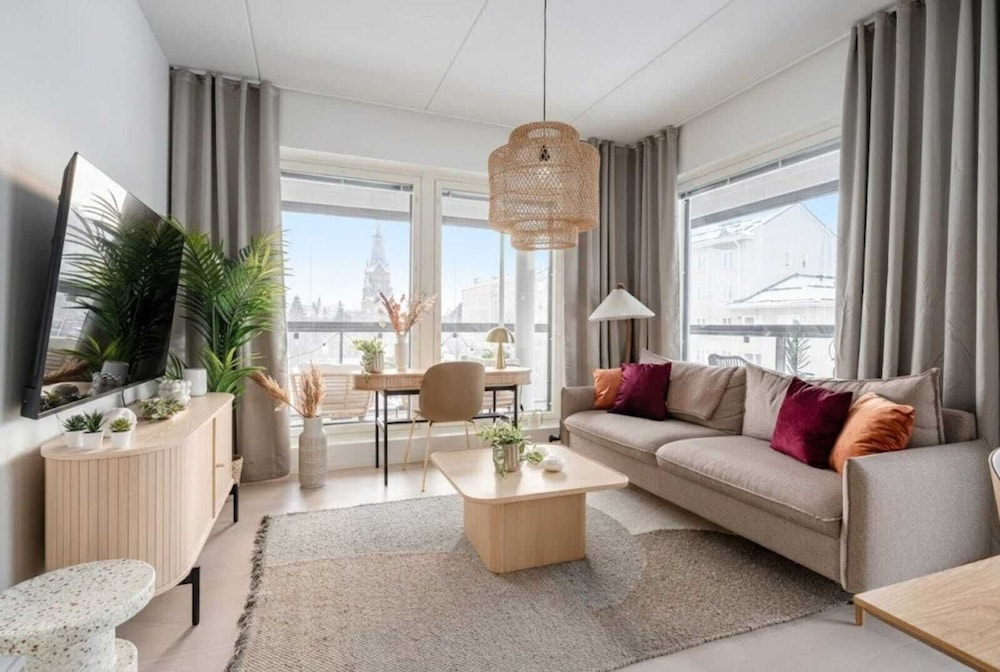 New 2BR Apt with Balcony, Sauna & Great Location