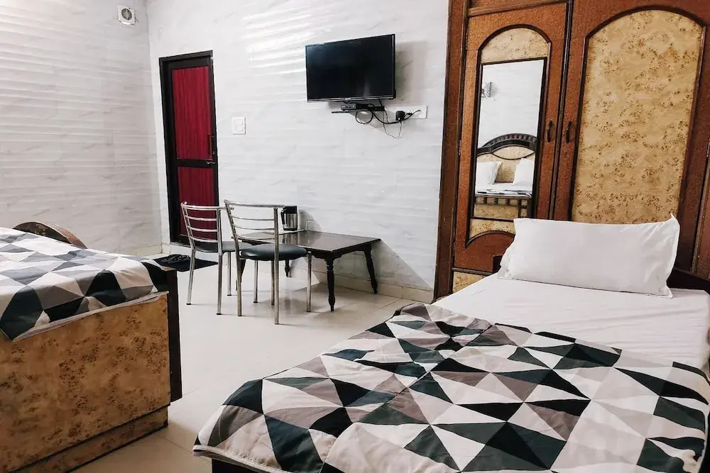 Hotel Purohit Sindhi Camp