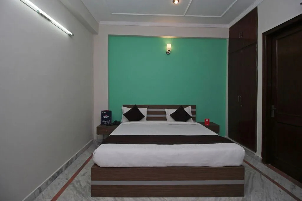 OYO Flagship 9075 Petals Inn