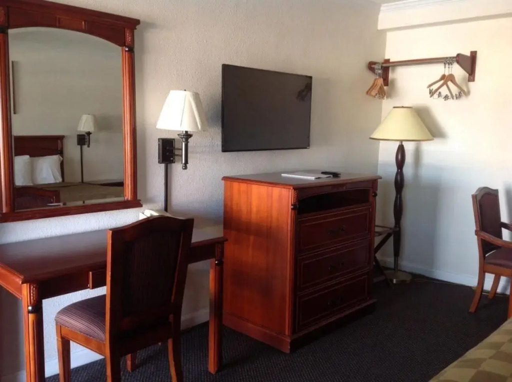 Americas Best Value Inn Hanford