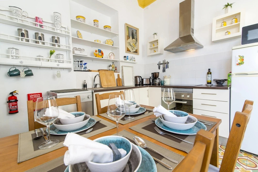 Olhão Townhouse With Roof Terrace & Courtyard 5min to Ferry & Market