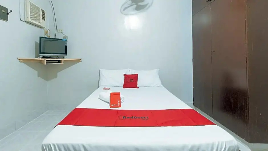 RedDoorz at The VJour Hotel Angeles