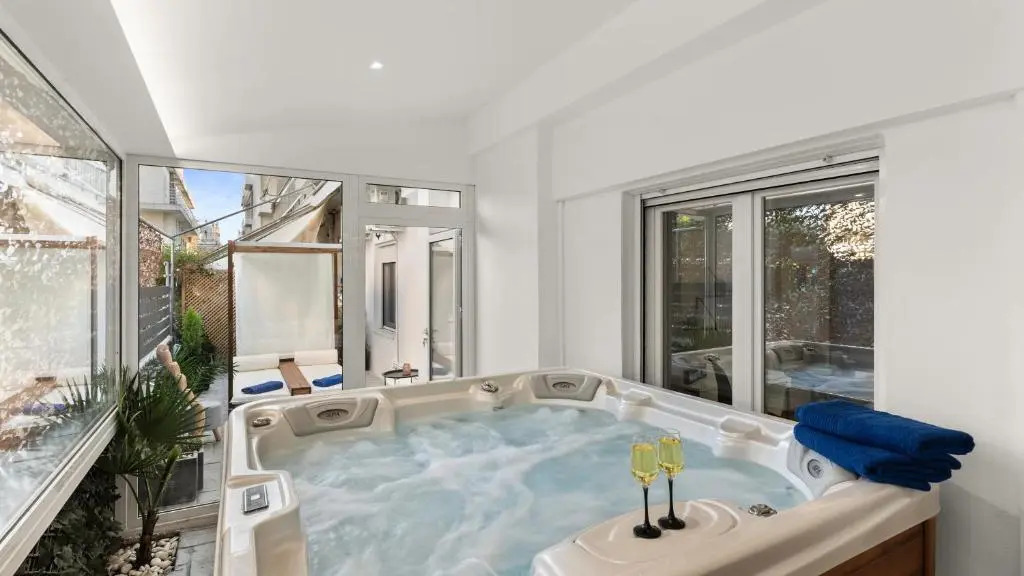 Luxcrib&Spa in Glyfada