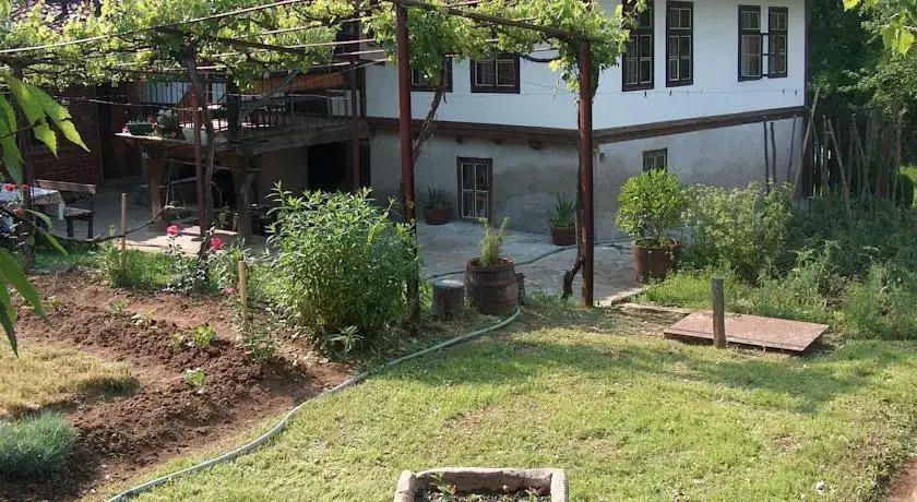 Sisters Trifonovi Guest House