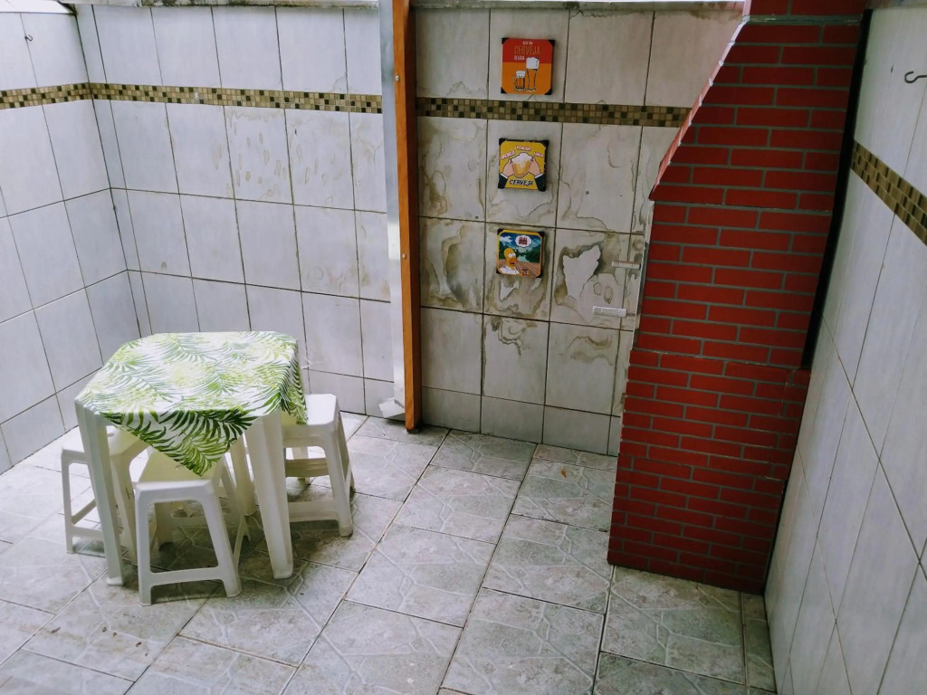 Kitnet com piscina em cond fechado a 200 m da praia com wi-fi