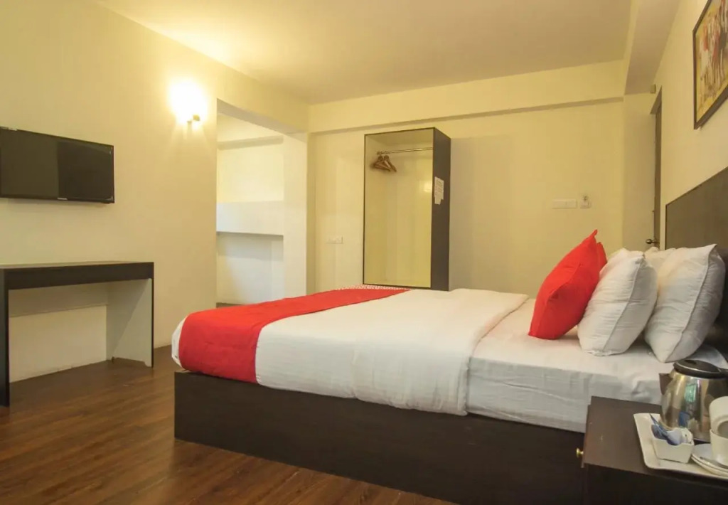 Taktse Continental by OYO Rooms