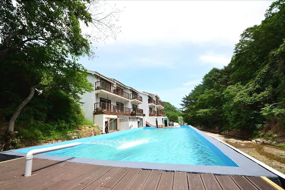 Gyeongju Happyday Pension